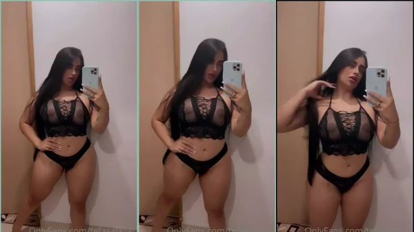 Morena irresistível, Estefania Salazar se exibindo de um jeito bem provocante
