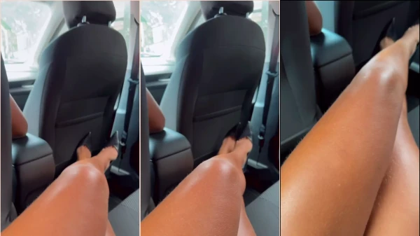 Mulata Paty Doce mostrando suas pernocas maravilhosas dentro do carro
