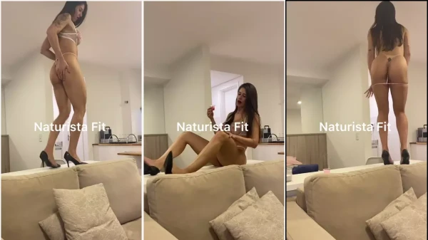 Naturista Fit apenas com roupa íntima