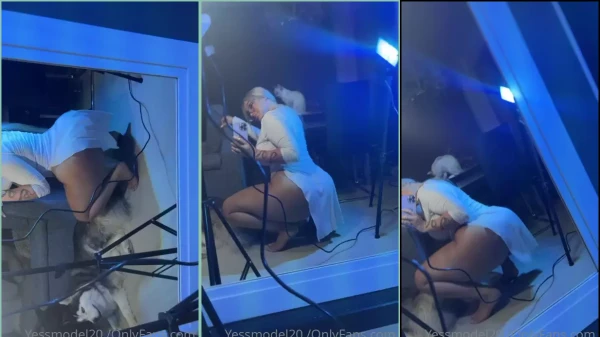 Nia Orozco, toda estilosa de vestidão branco, rebolando na pista!