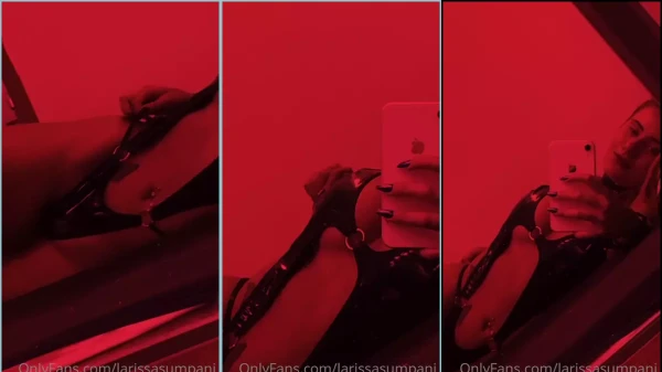 Ninfetinha Larissa Sumpani aparece em mais um vídeo picante!