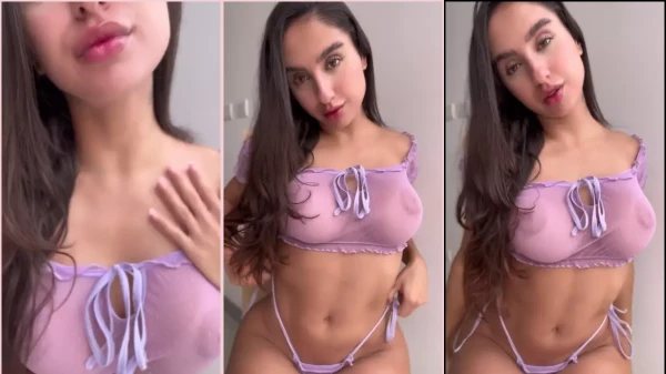 Noa Honey mostra os peitos em um sutiã bem transparente