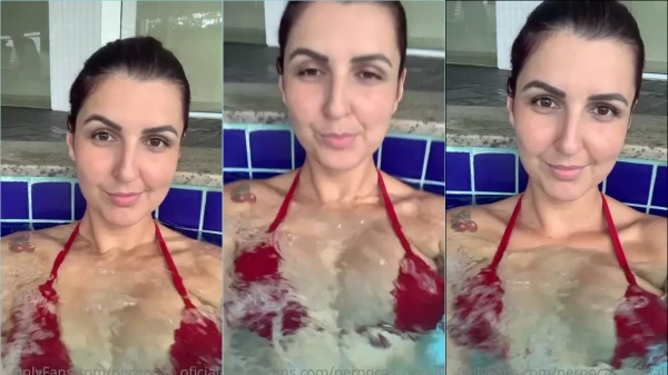 Pernocas se refrescando na piscina