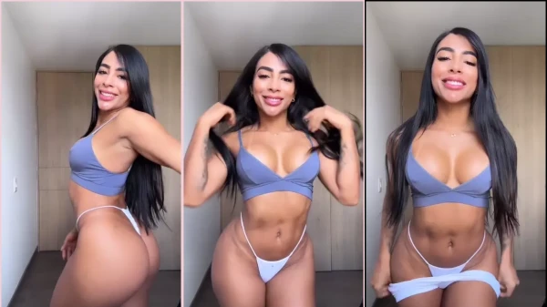 Preta maravilhosa de seios enormes, Stephie Martinez, se exibindo sensualmente