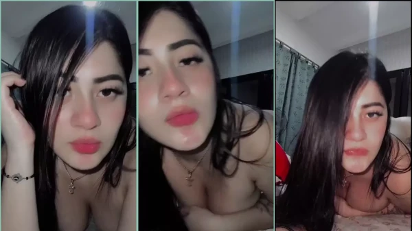 Pupiale Angie, a gostosona, se joga de quatro na cama!