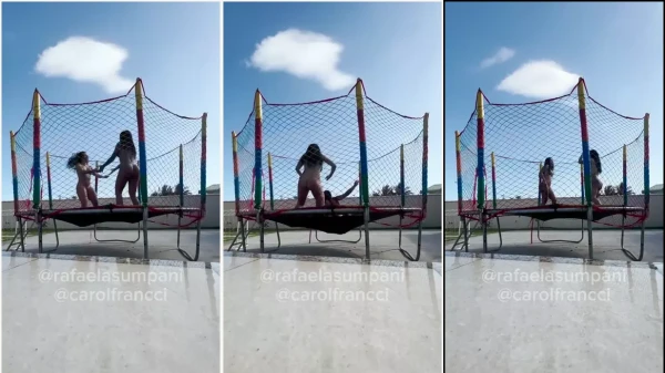 Rafaela Sumpani e Carol Franncci se jogando no pula-pula!