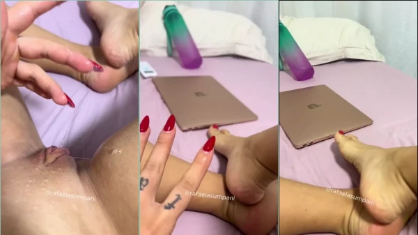 Rafaela Sumpani exibindo o doce da xoxota