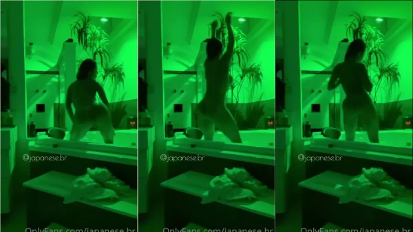 Rolou na internet a Jully Queiroz toda pelada, arrasando na sensualidade!