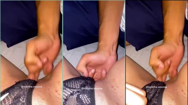 Rute Souza se revirando de prazer com o dedo na xoxota
