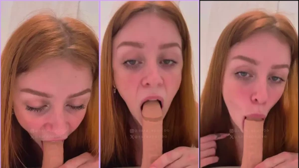Sara Apollo se divertindo com um pau de borracha