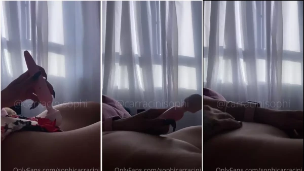 Sophia Carracini se divertindo pra valer com o vibrador na xoxota