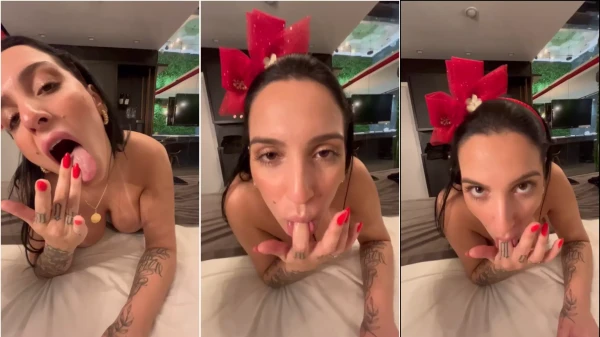 Thais De Vargas toda despida na vontade de um parceiro