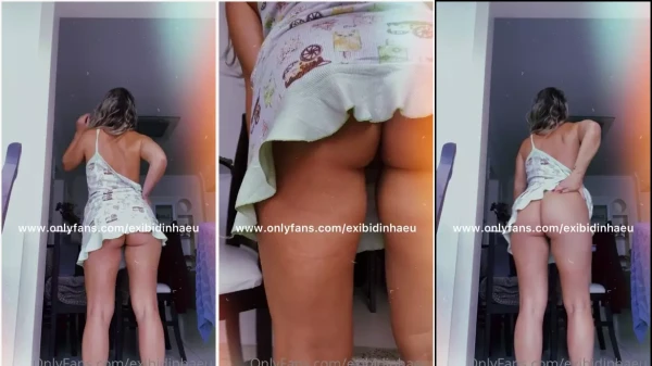 Toda ostentada, com um vestidinho e sem calcinha!
