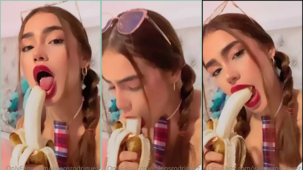 Valens Rodriguez saboreando a banana com prazer