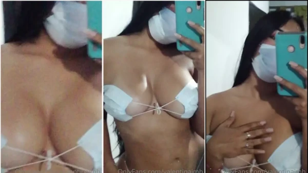 Valentina Olivar de máscara arrasando no vídeo do OnlyFans