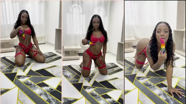 Vayolet no OnlyFans com um vídeo sensual de calcinha vermelha