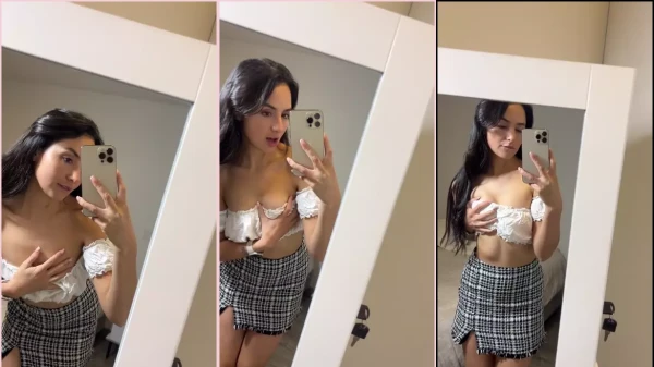 Vazou a anniedreams7 linda demais se exibindo na frente do espelho!