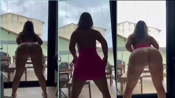 Vídeo da Ani Rocha, a danadinha, rebolando com aquele vestido rosa