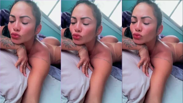 Vídeo da Cavala Maromba deitada sem roupa