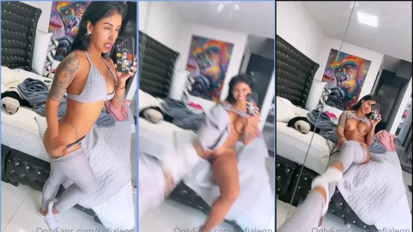 Vídeo da sexy moreninha Sofia Leon no OnlyFans