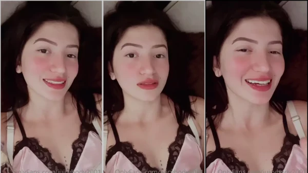 Vídeo da Xiomara Echavarria no OnlyFans se confortando