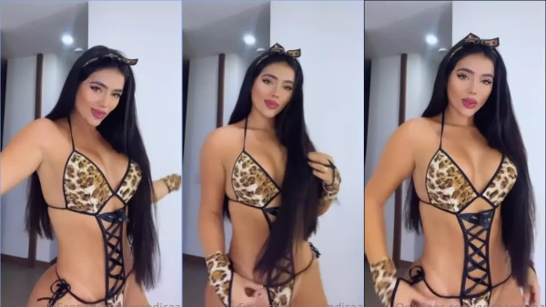 Vídeo delicioso da Ana Gandica usando calcinha!