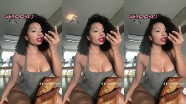 Vídeo ousado da Amanda Luz maravilhosa, dando aquela provocada!