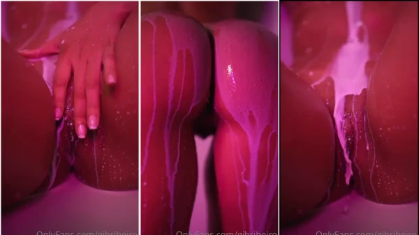 Vídeo quente da Gih Ribeiro debaixo do chuveiro de leite