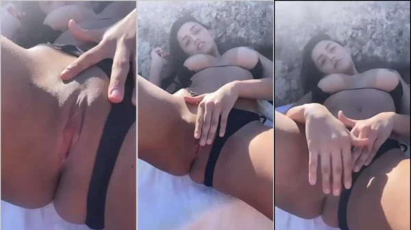 Vídeo sensual da gata Karlyane Menezes, com um corpão de dar inveja!