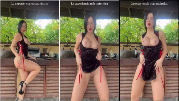 Vídeo sensual da Kathrin com um peitão irresistível