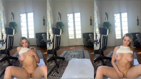 Vídeo sexy da Mia Malkova bem animada