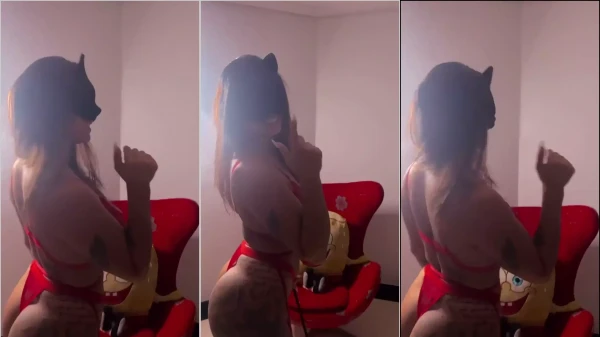 Anny Alves, a travessa de bundinha volumosa toda vestida de capetinha