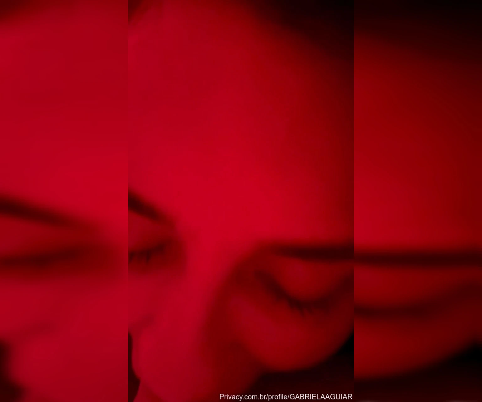 Gabriela Aguiar dando uma sugada e pedindo um leitinho