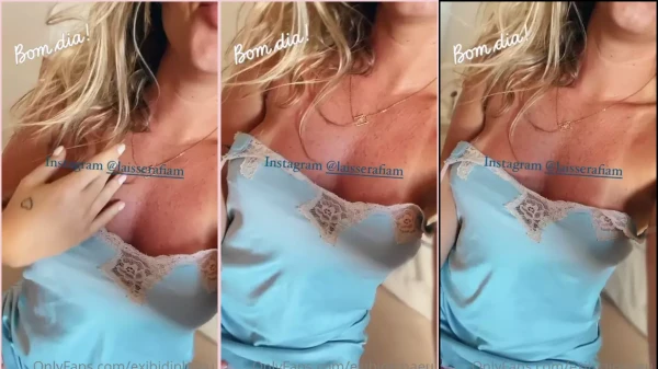 Lais, toda sensual, se mimando com aquele carinho irresistível