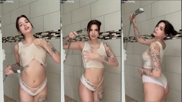 Rolou na internet uma imagem da nataliexkink de boa no banho, sem roupas