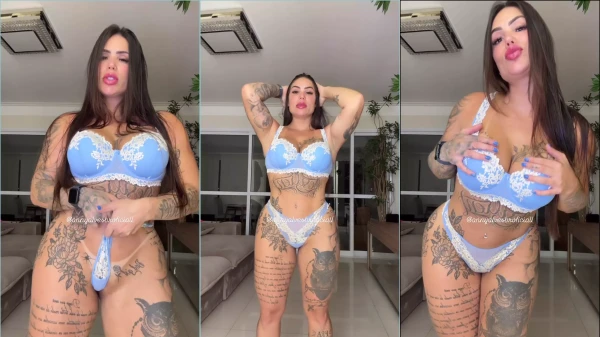 Anny Alves, a gostosona brasileira com peitões e tatuagens