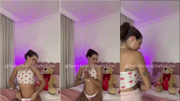 Dá uma olhadinha na Marjorie Costa se arrumando com novas roupas!