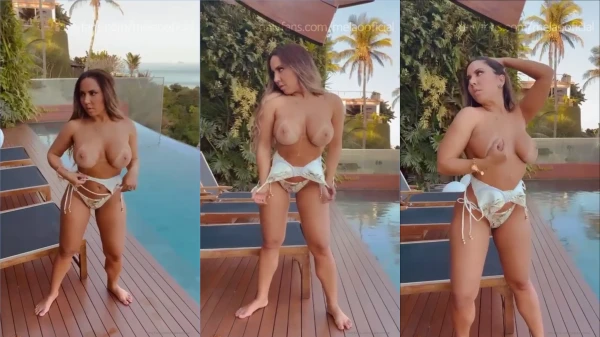 Flagra da Mulher Melão livre, leve e solta, sem sutiã!