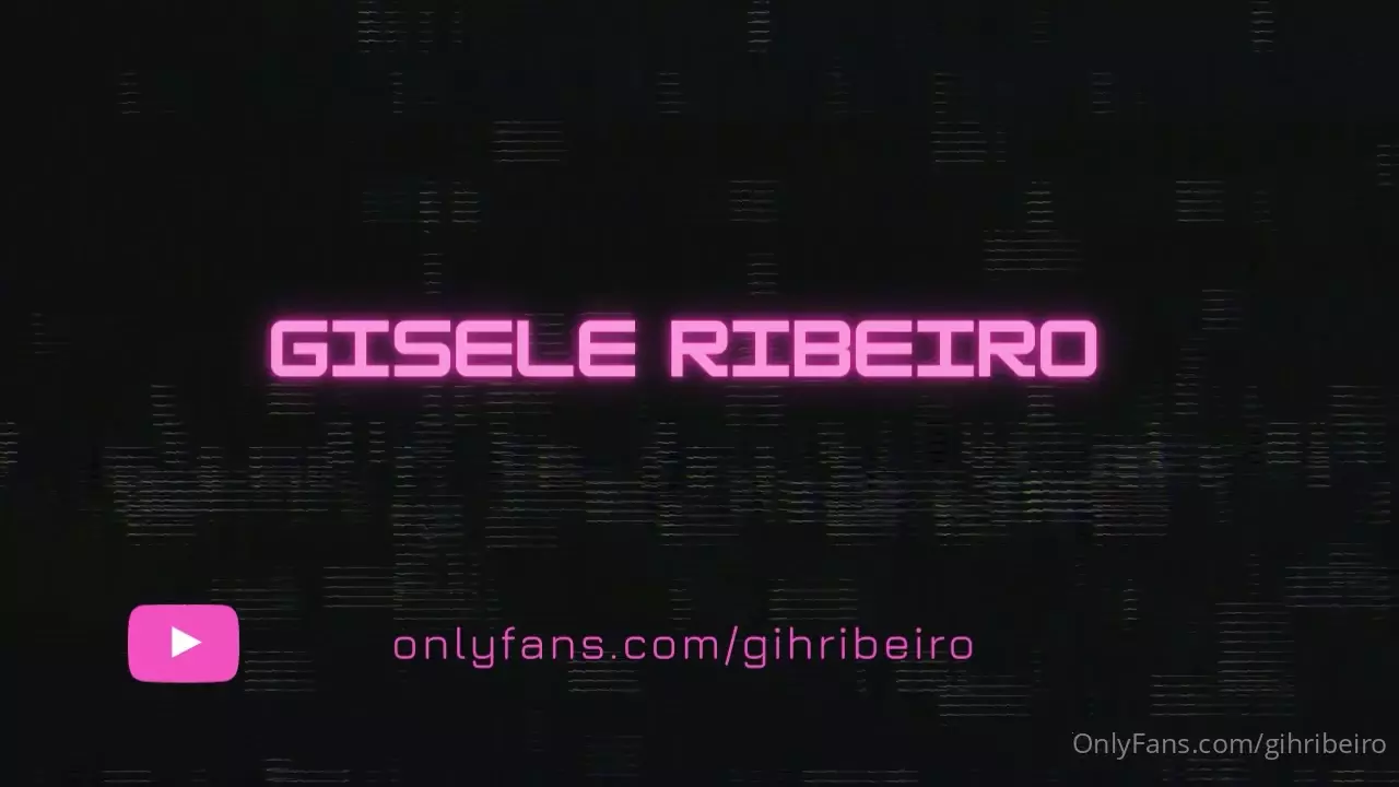 Gih Ribeiro toda travessa aproveitando o banho