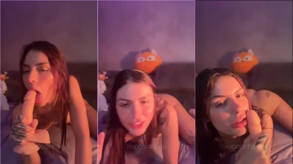 Raposinha danadinha se divertindo com seu brinquedinho!