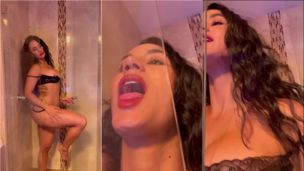 Sarisbenavidezl tá toda gata indo se refrescar no banho