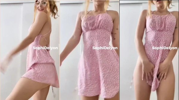 Sophi Delyon de vestido rosa, toda charmosa e se exibindo