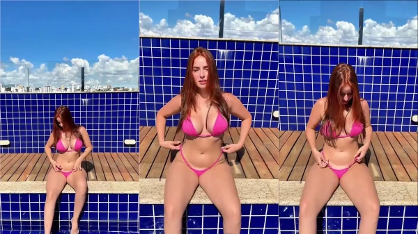 Thacila Caroliny mostrando seu corpinho de biquíni