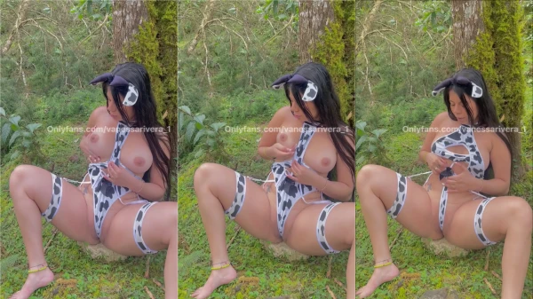 Vanessa Rivera dando uma de gostosona no matinho