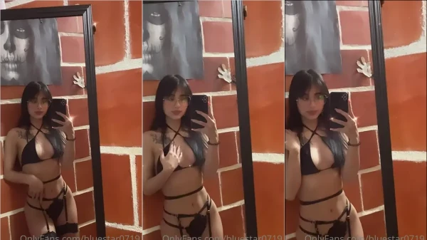 Dá uma olhadinha na bluestar0719 se mostrando toda charmosa com um look bem provocante!