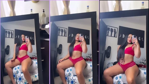 Valentina Rias, uma morena irresistível, toda sensual de calcinha vermelha