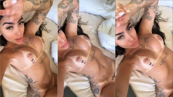 A Mc Mirella foi parar na web de boa, sem roupa nenhuma